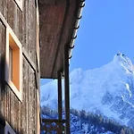 Pierre & Le Chamois Blanc Hotel apartamentowy 3*