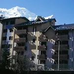 Pierre & Le Chamois Blanc