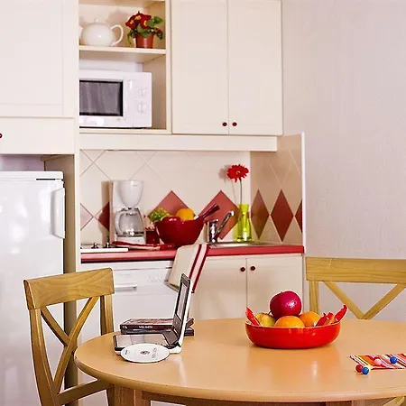 Aparthotel Pierre & Le Chamois Blanc 3*